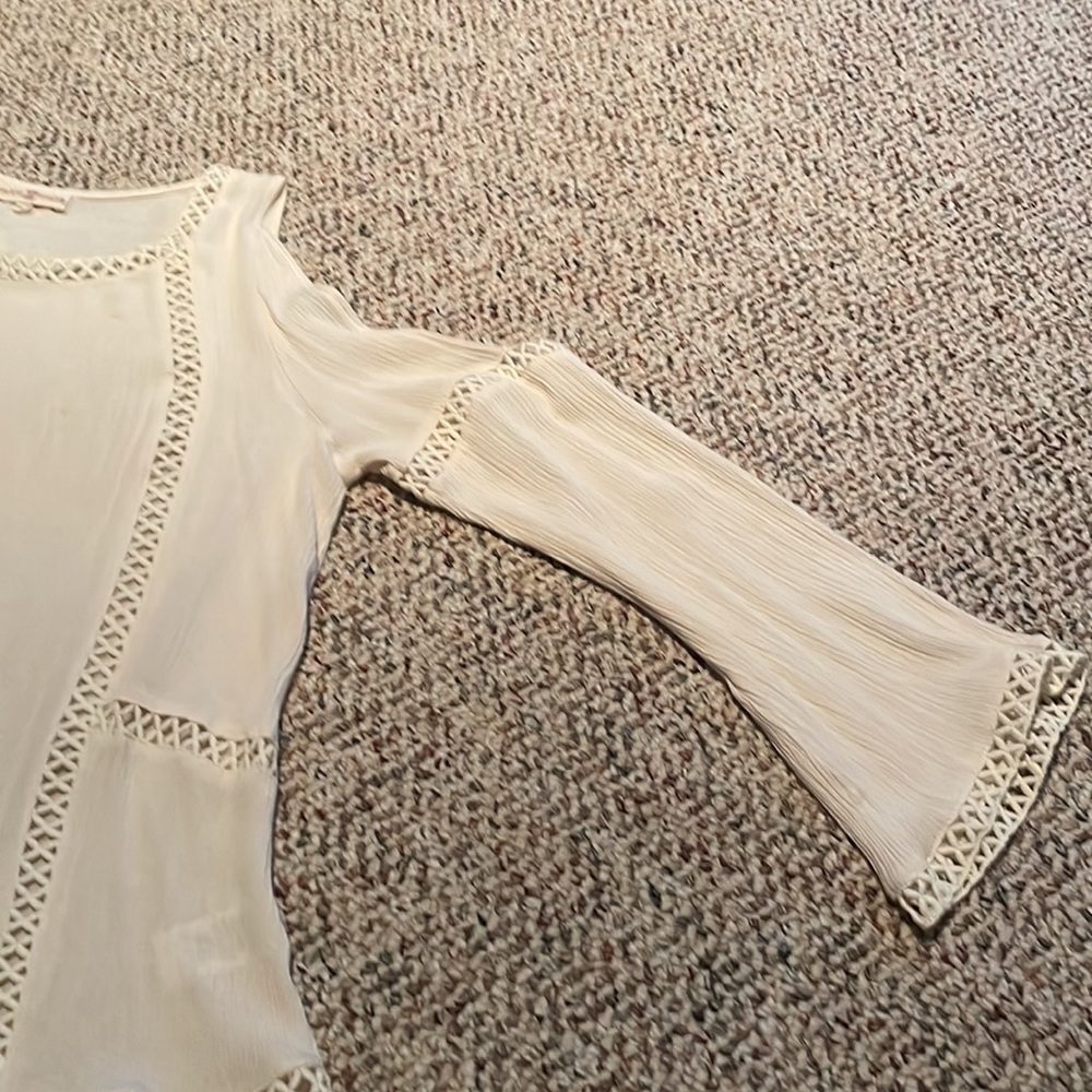Altar’d State Cream Cold Shoulder Boho Top. Small - Picture 2 of 10